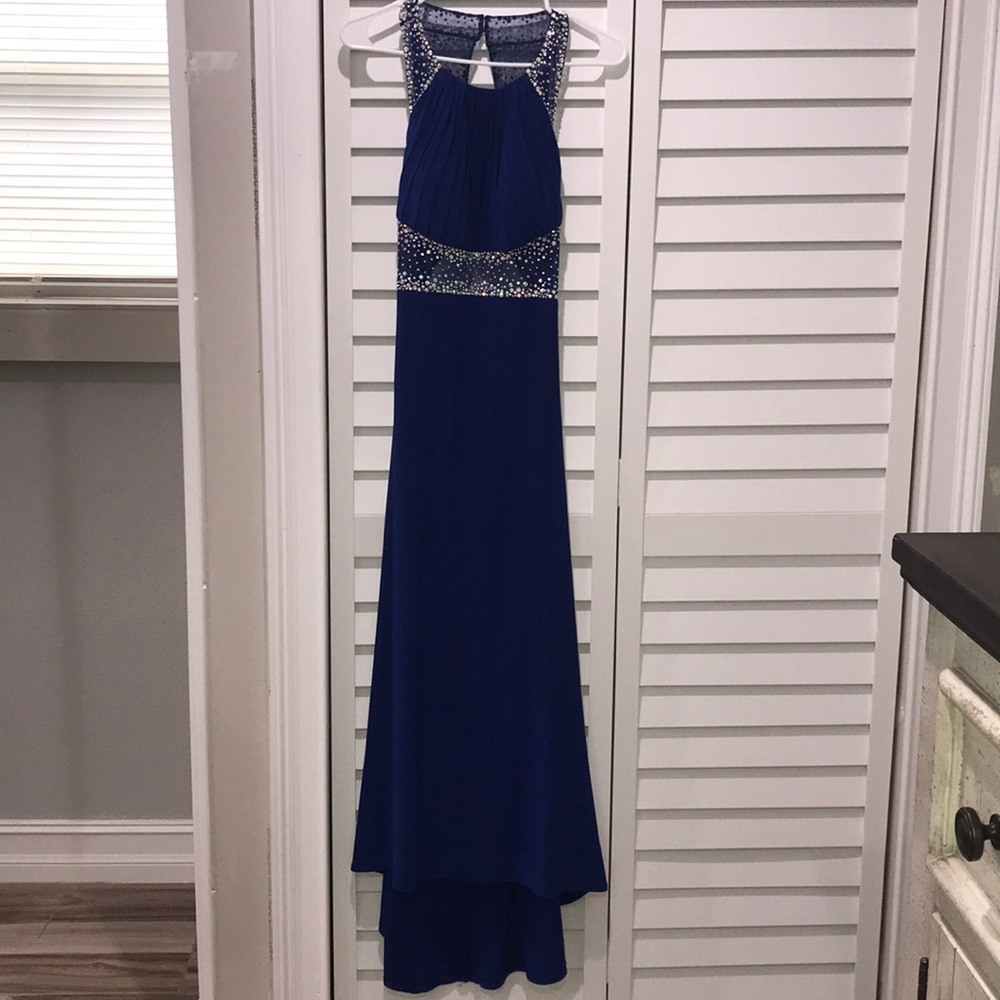 Dress - Picture 3 of 3